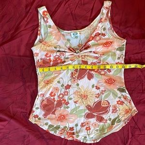 Made in the USA 100%🇺🇸.  nylon, feminine floral tank 🌺🌸🌺